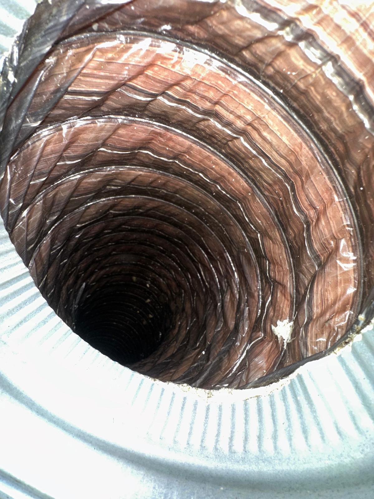 Air duct cleaning technician Hollywood